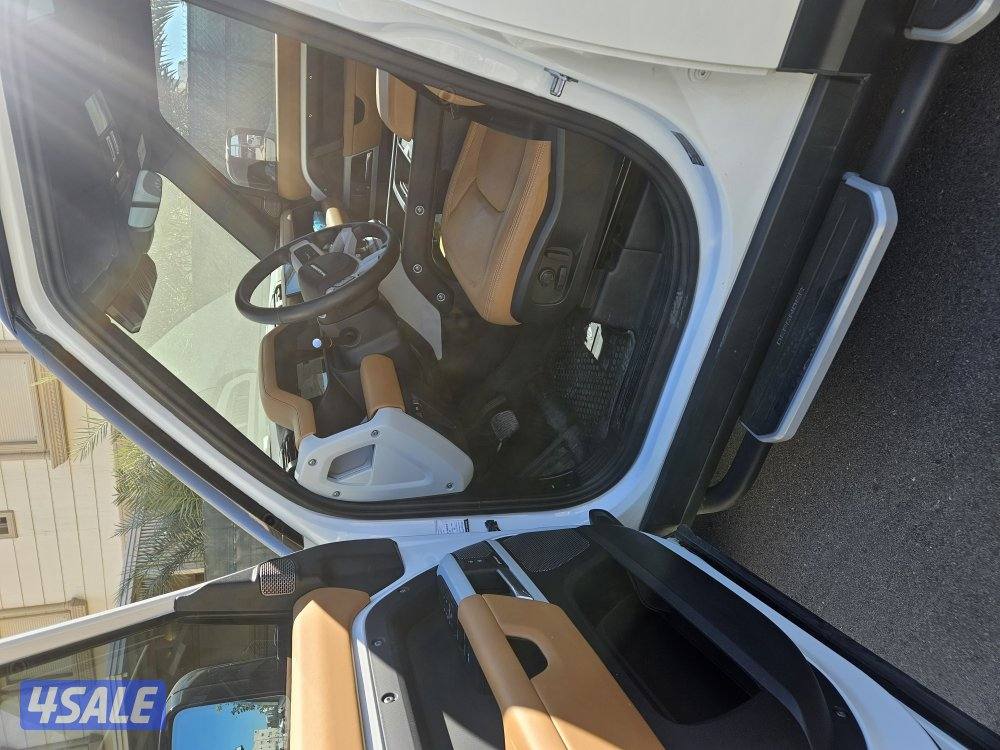 LAND ROVER DEFENDER4