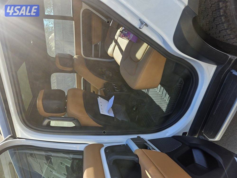 LAND ROVER DEFENDER5