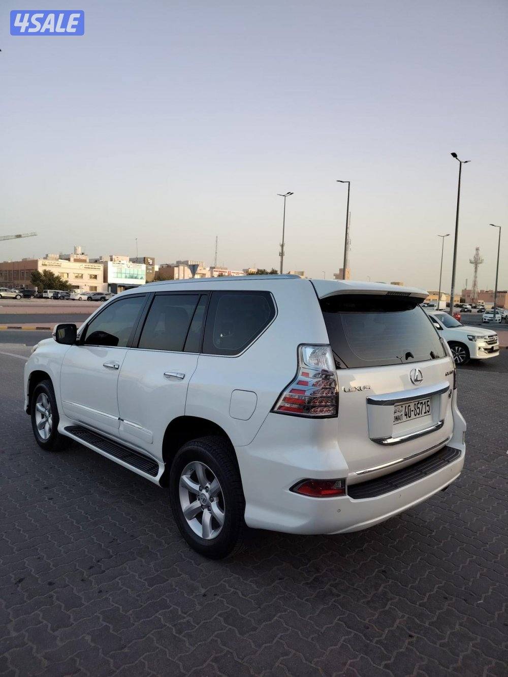 لكزس GX460 الساير 2017 بحاله نادره عداد 85 الف2