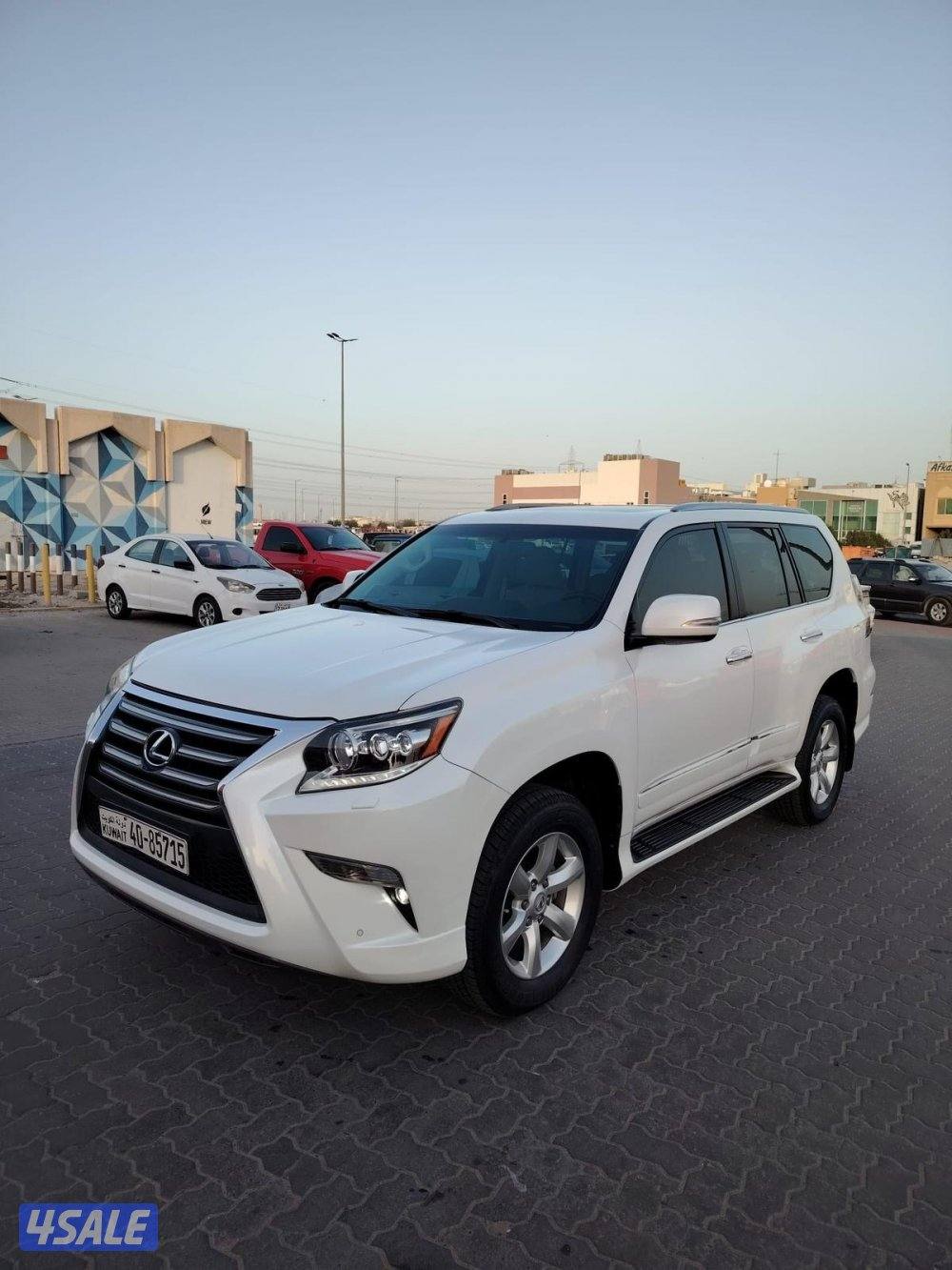 لكزس GX460 الساير 2017 بحاله نادره عداد 85 الف3