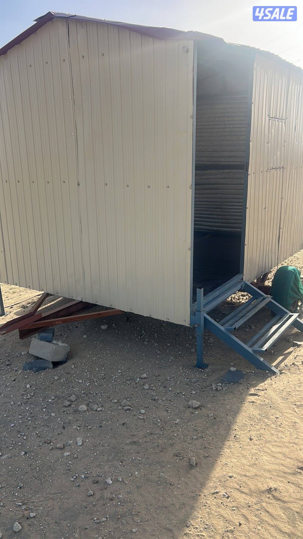 ثلاث شاليهات صغار دورة مياه مع غرفتين1