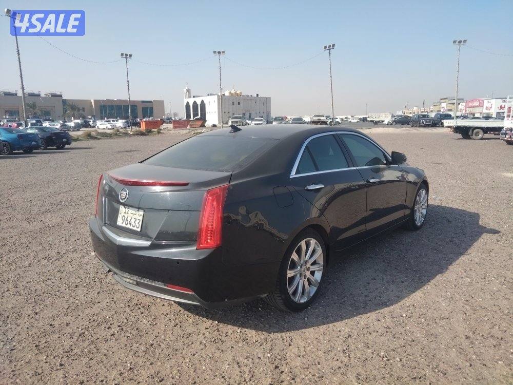كاديلاك cts موديل ٢٠١٣ عداد ٣٨٣ لون اسود بحاله جيده2