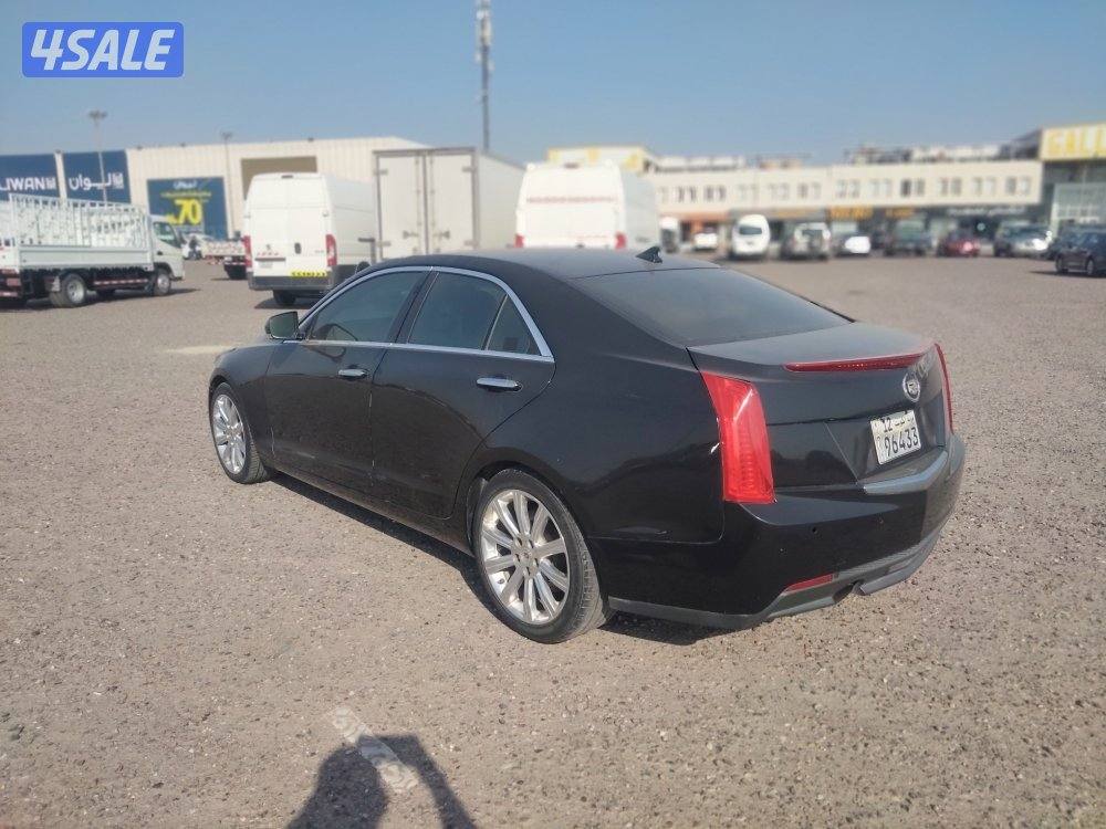 كاديلاك cts موديل ٢٠١٣ عداد ٣٨٣ لون اسود بحاله جيده3