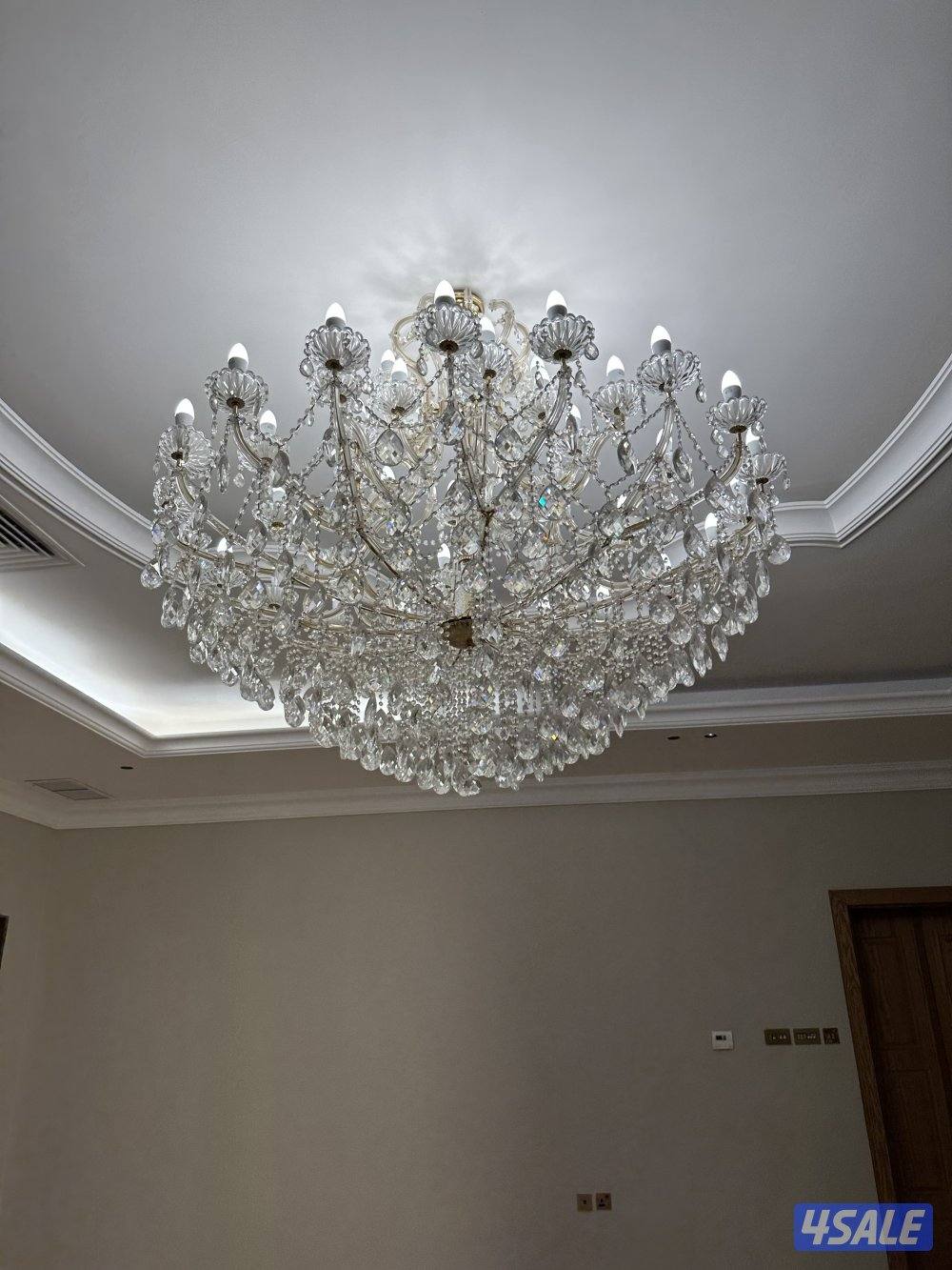 للبيع ثريا كريستال فاخره بحجم كبيره جدا0