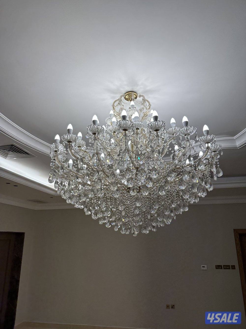 للبيع ثريا كريستال فاخره بحجم كبيره جدا3