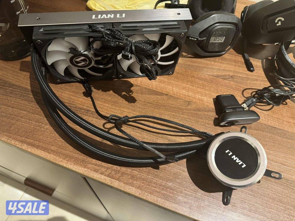 للبيع ستاند شاشات ومعاه شاشه ٦٠ هرتز وسماعات استرو ومبرد1