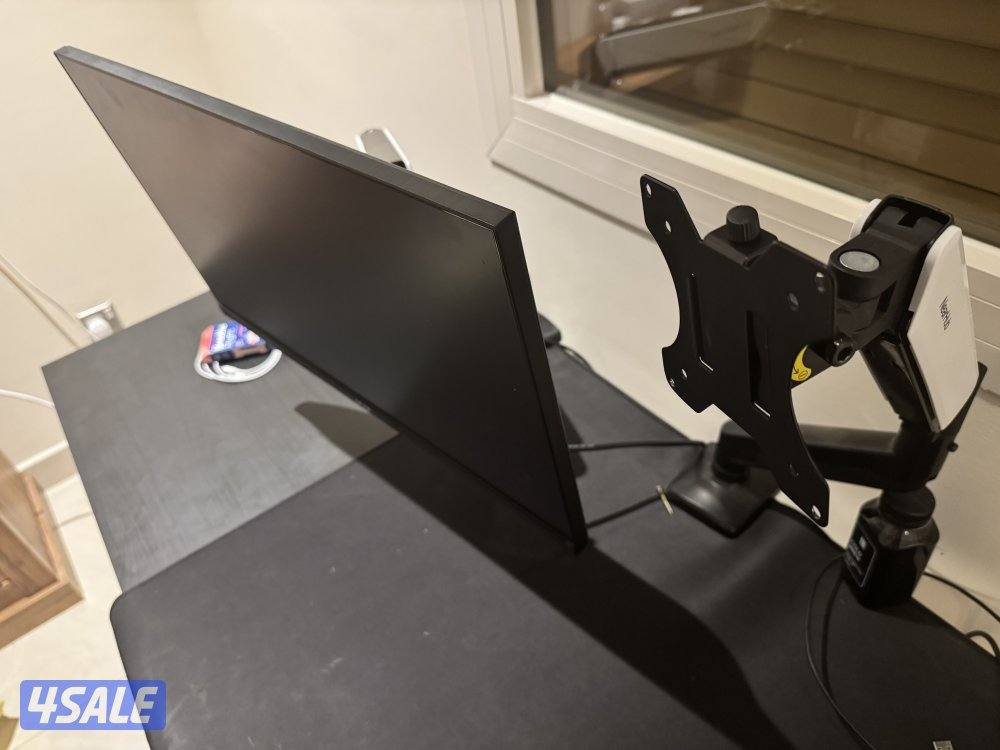 للبيع ستاند شاشات ومعاه شاشه ٦٠ هرتز وسماعات استرو ومبرد2