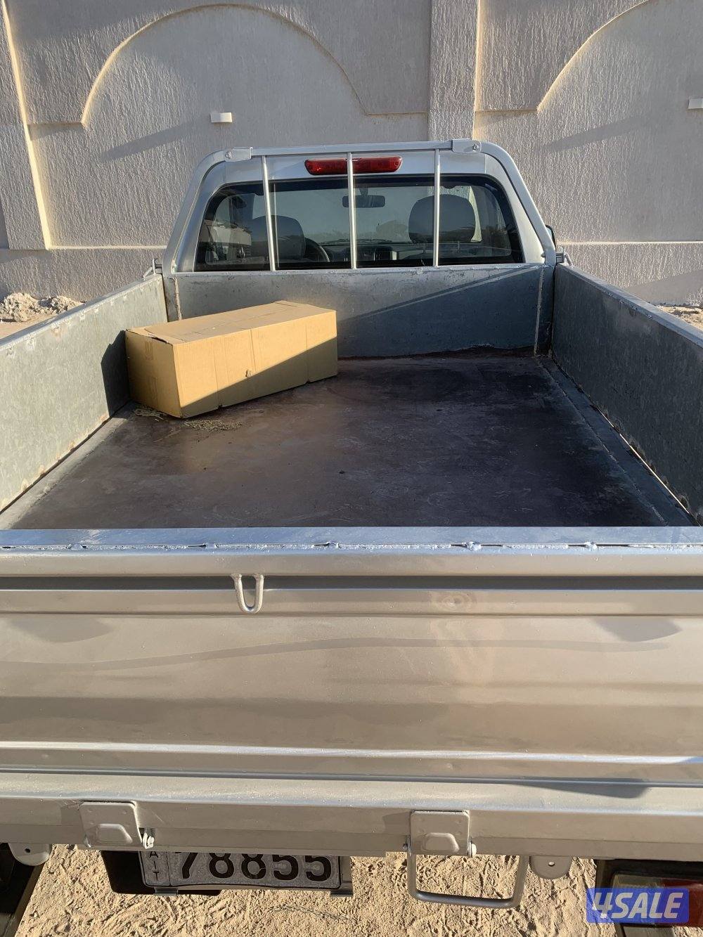 وانيت ايسوزو 2005 اللون فضي بيمه سنة2