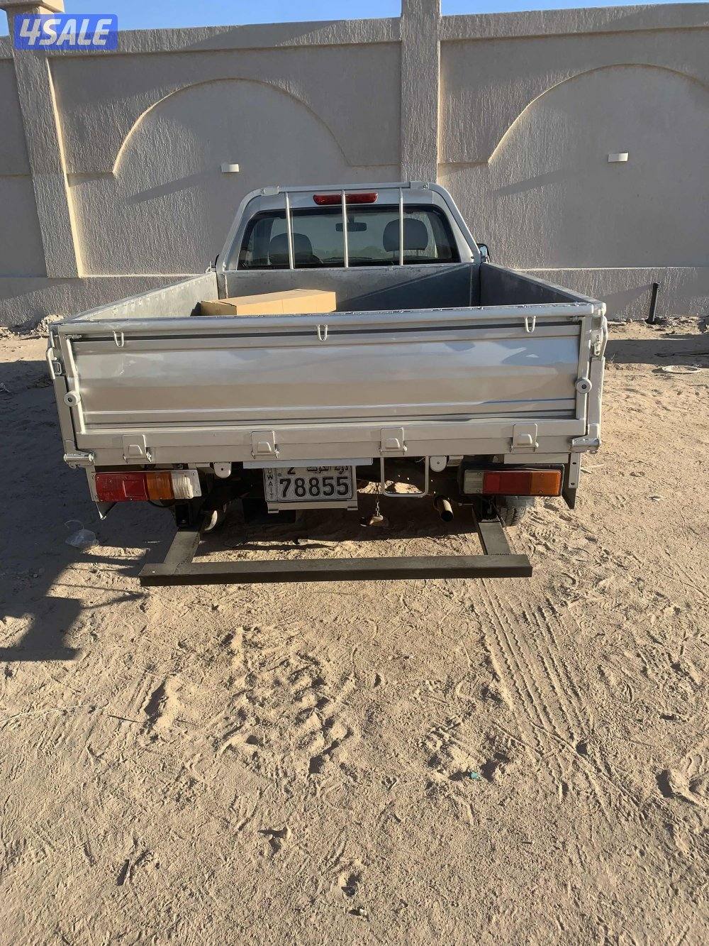 وانيت ايسوزو 2005 اللون فضي بيمه سنة5