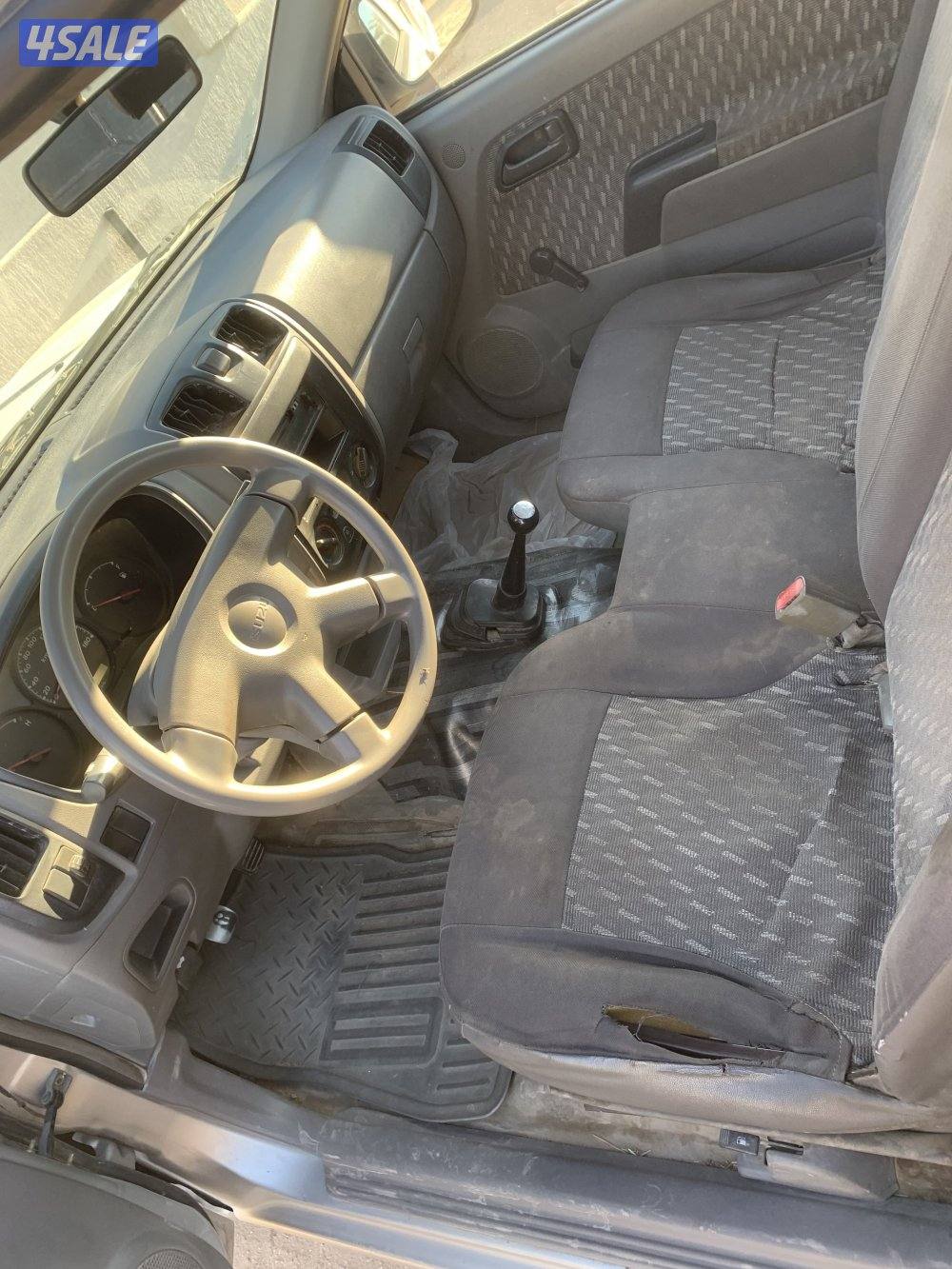 وانيت ايسوزو 2005 اللون فضي بيمه سنة6