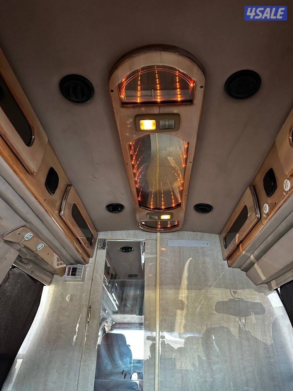 للبيع فان جي ام اس 2000 شرط الفحص ماشي 150 الف8