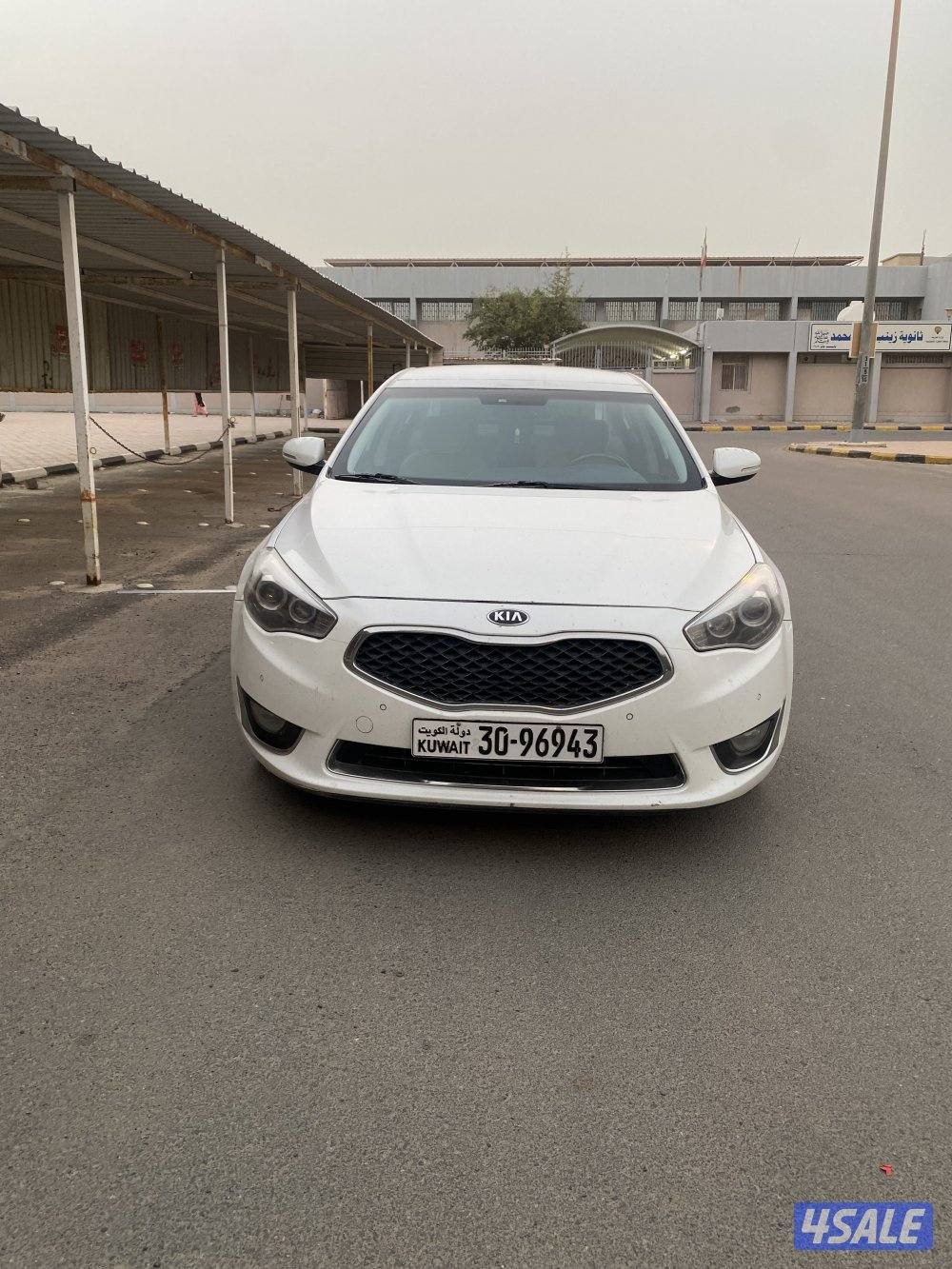 للبيع كيا كدنزا موديل 2015 ماشي 181 بحالة ممتازة فحص غير مكينة شاصي صب0