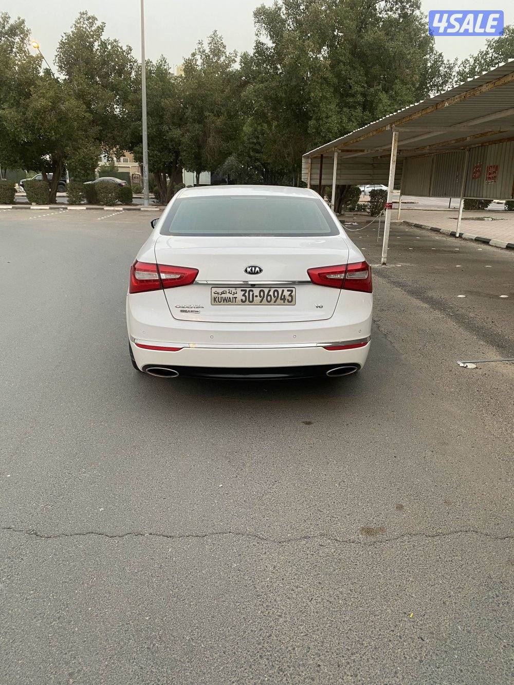 للبيع كيا كدنزا موديل 2015 ماشي 181 بحالة ممتازة فحص غير مكينة شاصي صب5