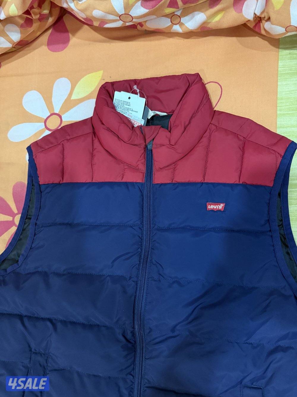 Levi’s Vest (S)& The north face shoes (41) - original1