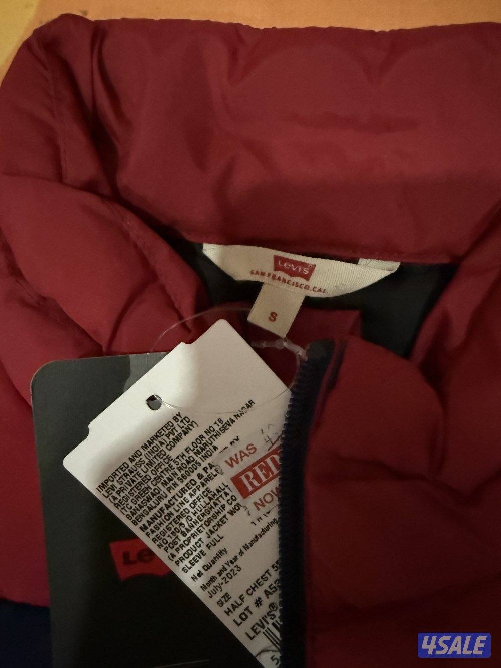 Levi’s Vest (S)& The north face shoes (41) - original4