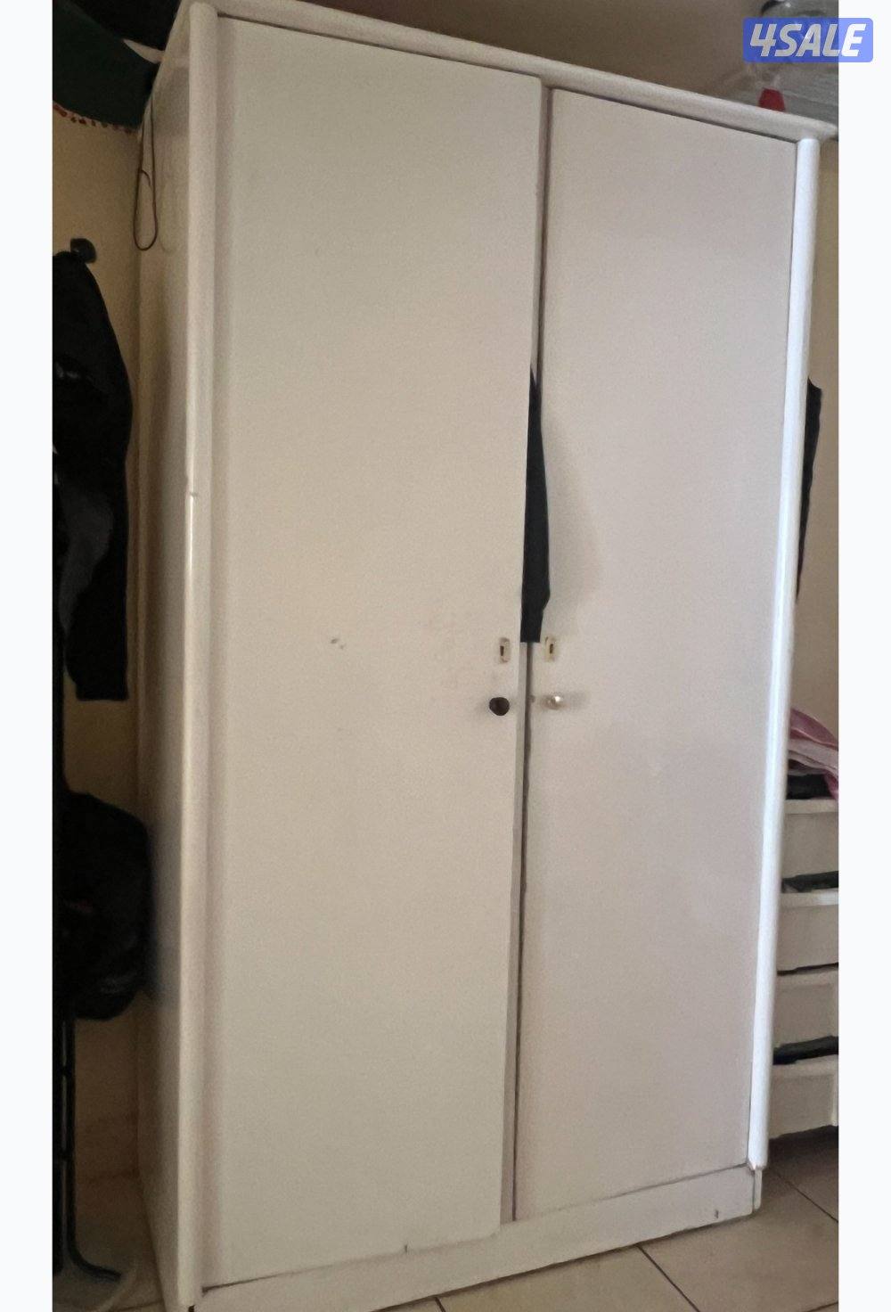 بيعه سريعه كبت عدد٢ وميز خشب بوني التواصل واتساب فقط0