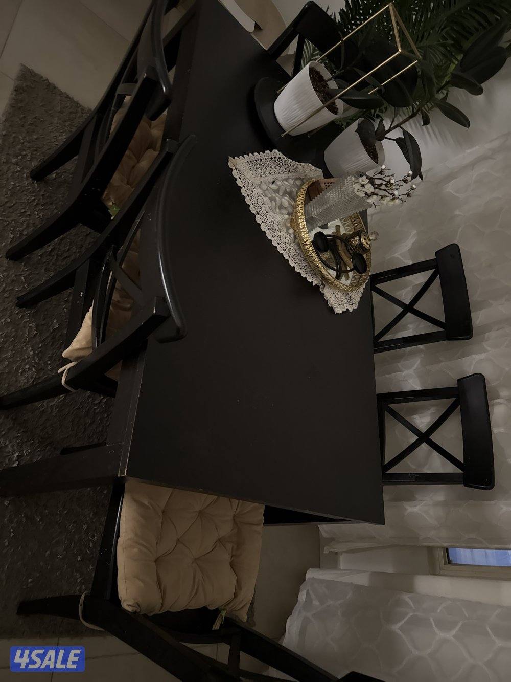 للبيع غرفة جلوس مع طاولة سفرة بحالة ممتازة جدا3