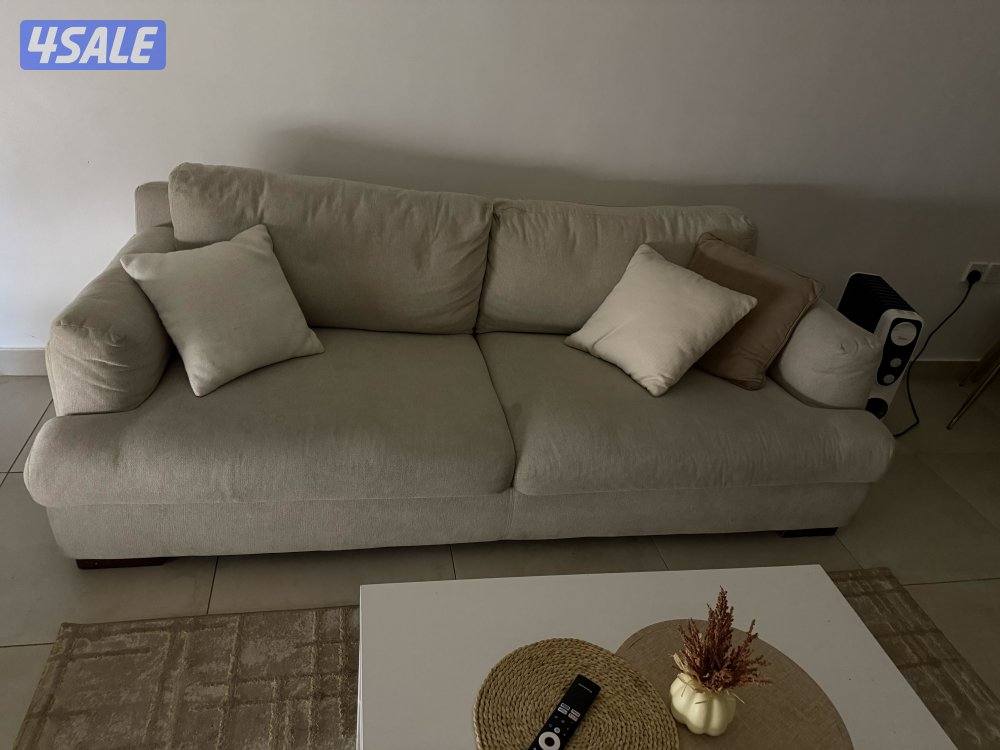 للبيع غرفة جلوس مع طاولة سفرة بحالة ممتازة جدا4