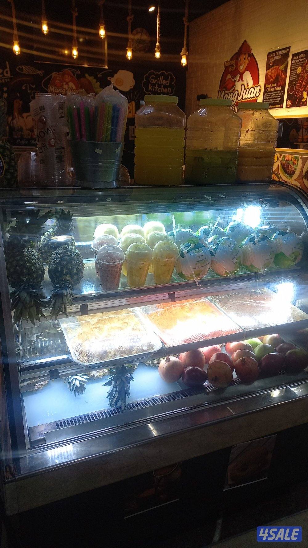 ثلاجة عرض بحاله ممتازه شبه جديد نظيف جدا1