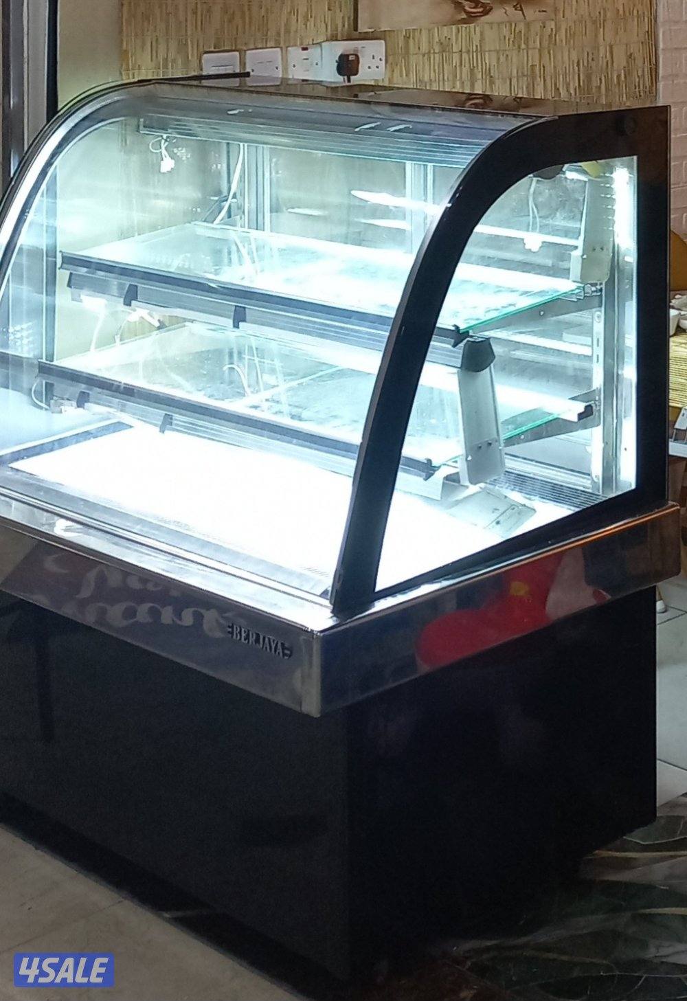 ثلاجة عرض بحاله ممتازه شبه جديد نظيف جدا3