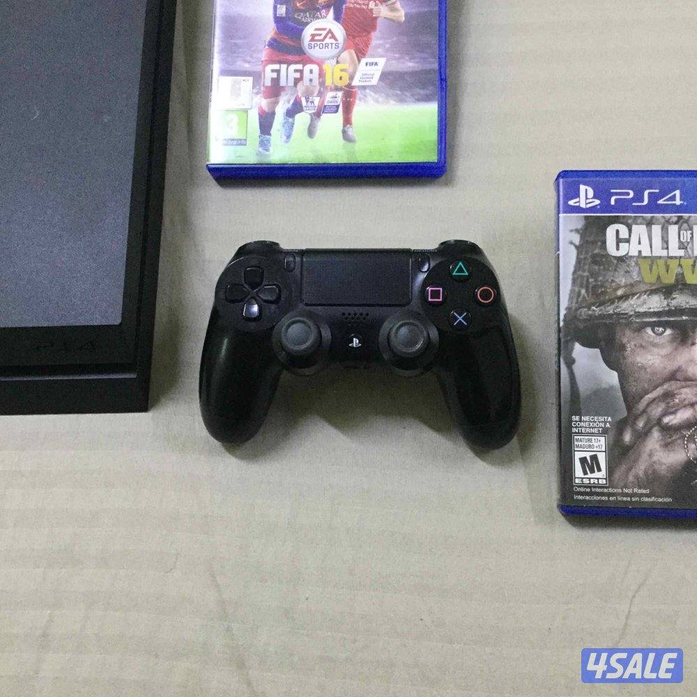 Playstation 4 in excellent condition. No defects, no repairs, not open3