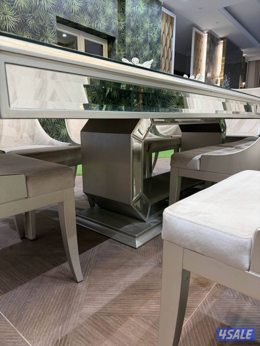 طاوله عشر اشخاص  استخدام خفيف والتحميل على الشاري وشكراً قابل للمساومه1