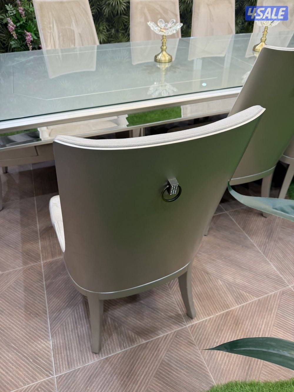 طاوله عشر اشخاص  استخدام خفيف والتحميل على الشاري وشكراً قابل للمساومه6