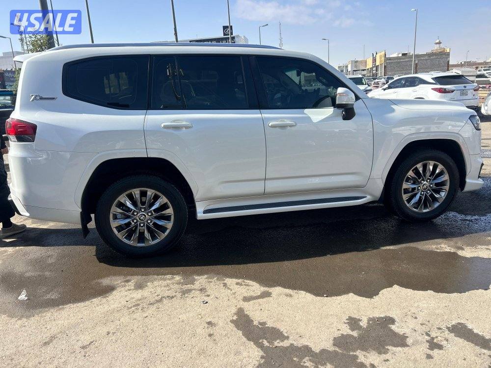 تويوتا لاند كروزر GX.R AEROs
 twin turbo.V6
موديل 2022
ماشى 159.000 km2