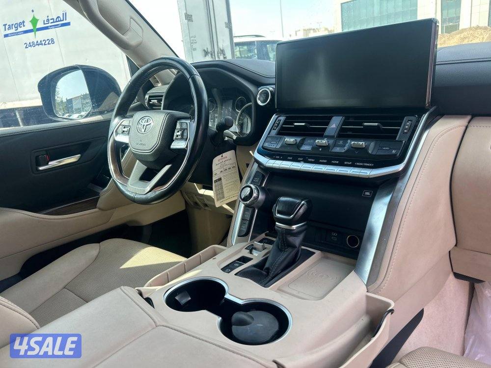 تويوتا لاند كروزر GX.R AEROs
 twin turbo.V6
موديل 2023
ماشى 114.000 k.7