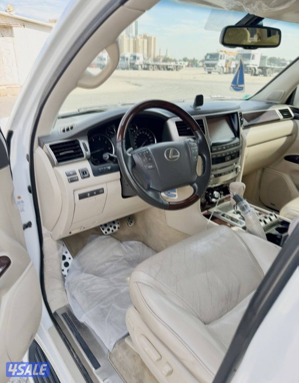 للبيع جيب لكزس سبورت 20143
