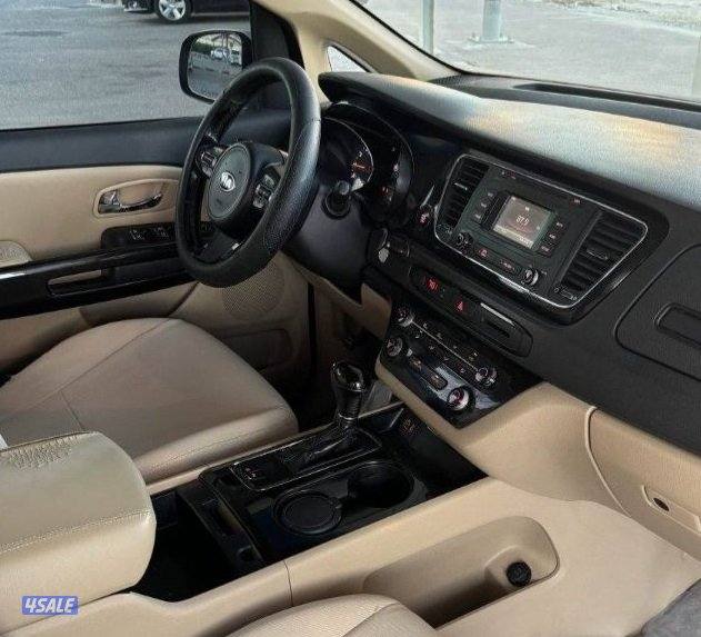 2017-Kia Carnival1