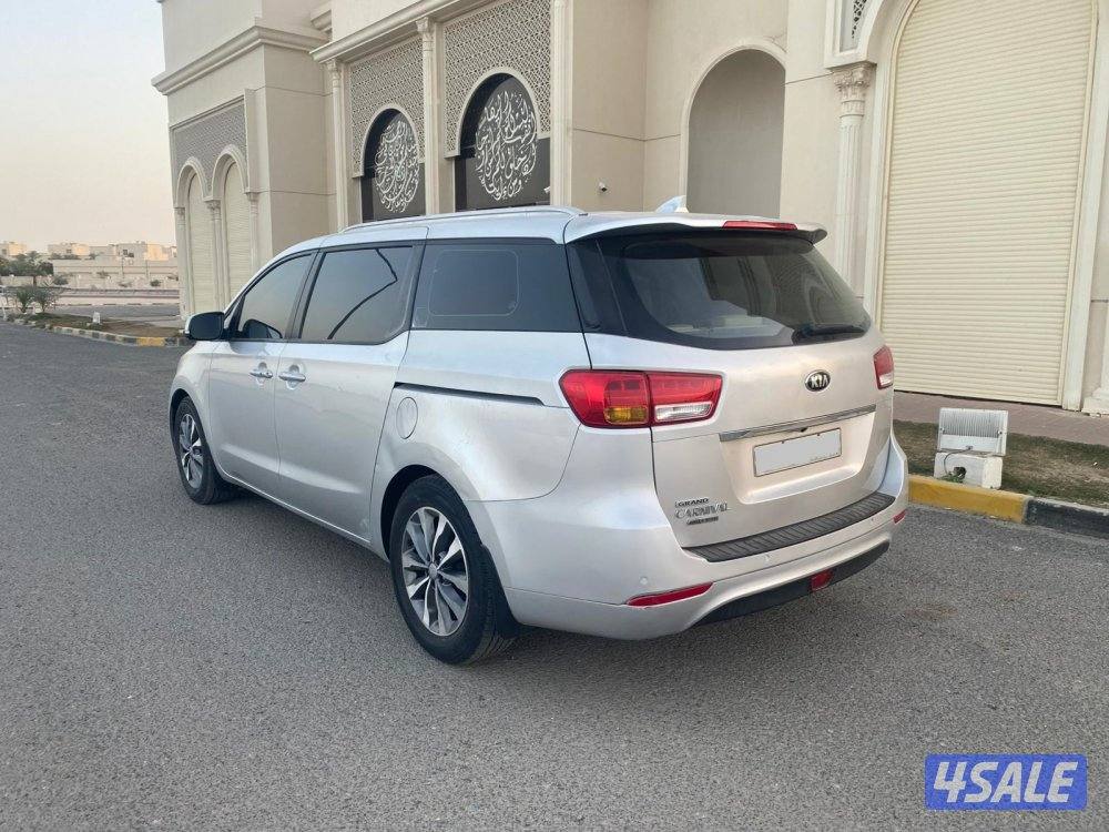 2017-Kia Carnival9