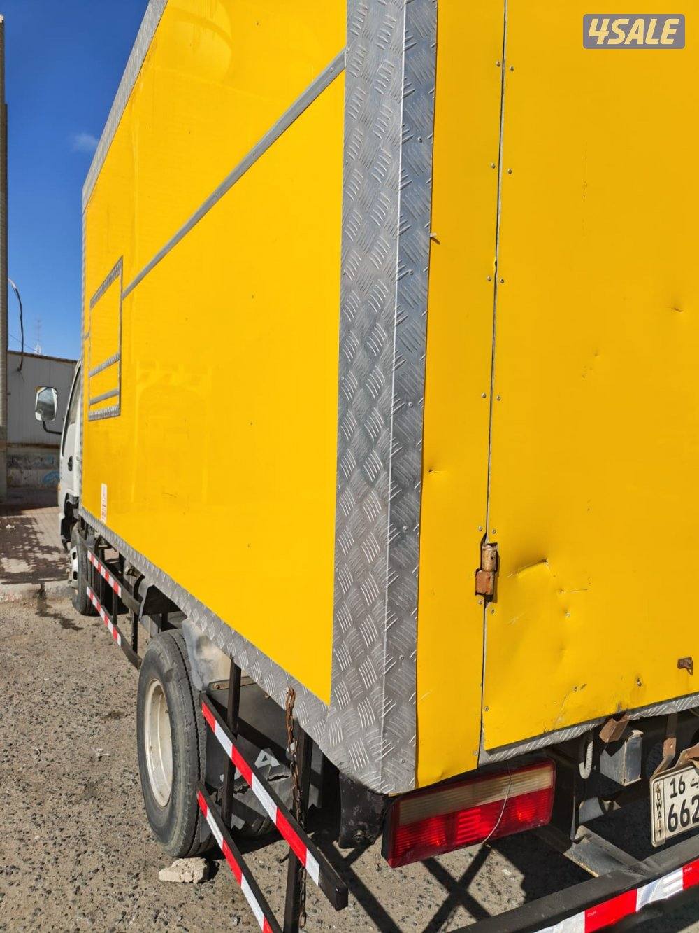 نصف شاحنة مقفلة1