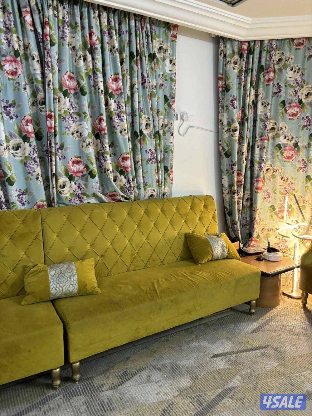 كنفات تتكون من ٥ قطع كبيرة  وزاوية بحالة شبه جديدة0