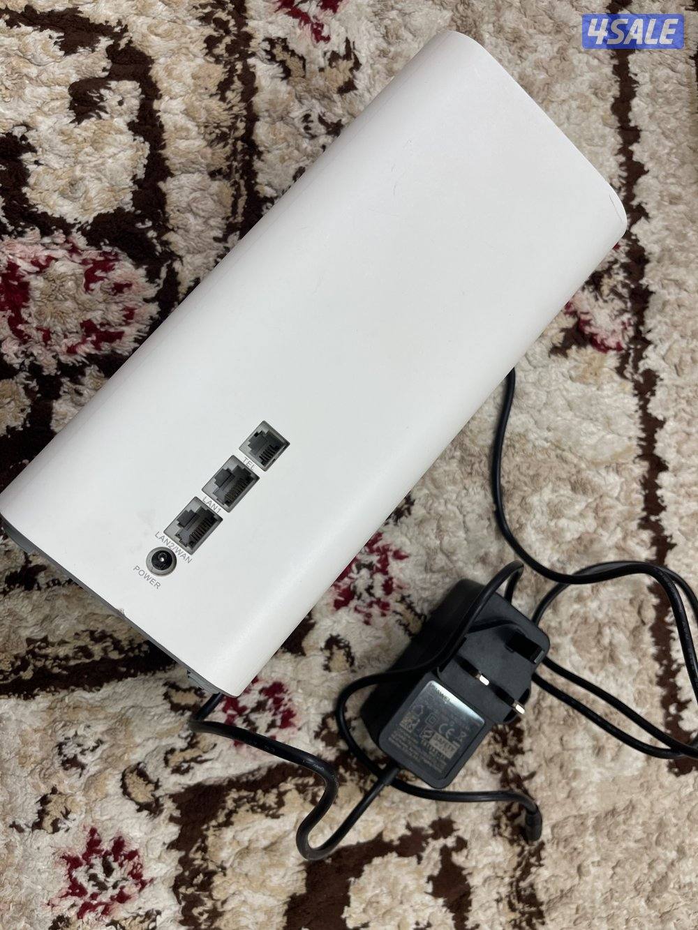 راوتر هواوي ثابت برو 4 نظيف وشغال تمام شرط 5g مع الشحن الاصلي4