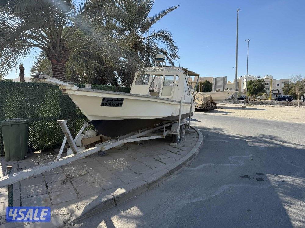 للبيع طراد رهيب ٢٥ قدم موديل 2004 مكاين ٨٥عدد ٢ مويل ٢٠١٢ شرط الفحص0