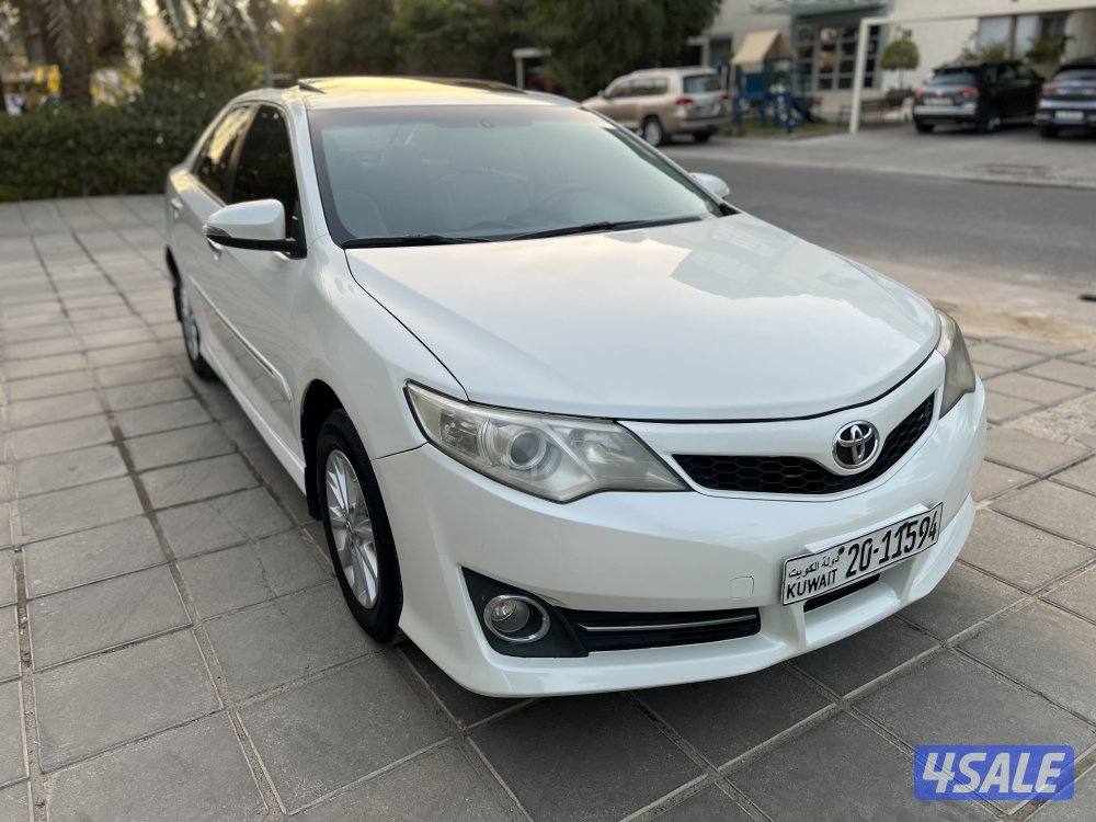 للبيع تويوتا كامري موديل 2012 بحالة ممتازة2