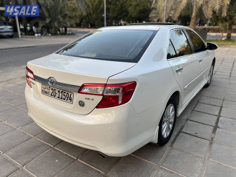 للبيع تويوتا كامري موديل 2012 بحالة ممتازة3