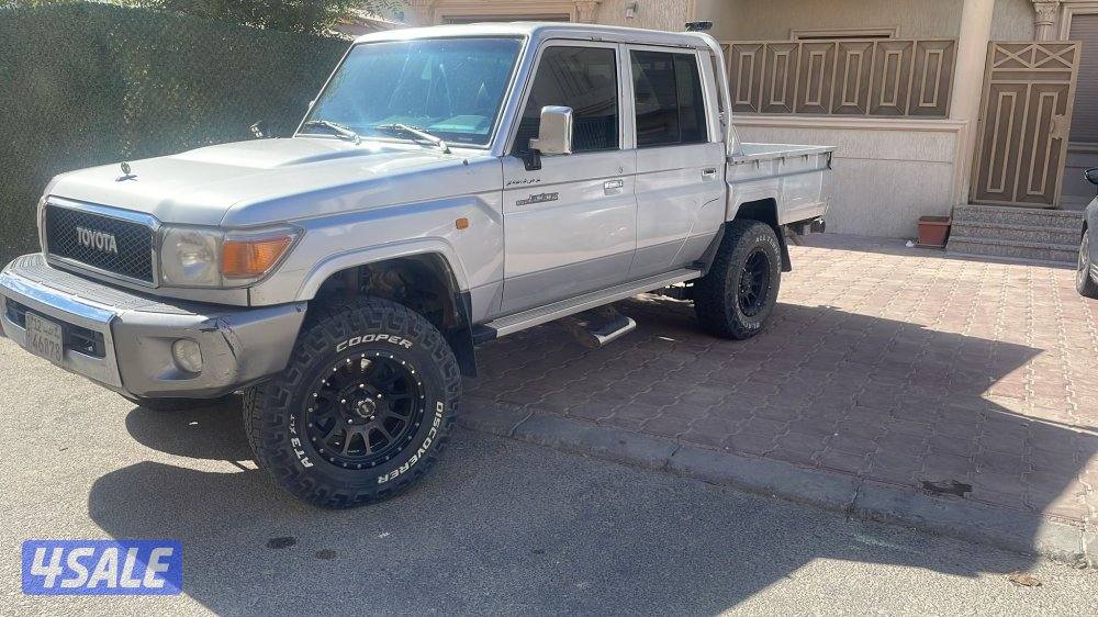 للبيع جيب شاص  موديل 2013  ماشي 300 مرخص رحلات شرط الفحص0