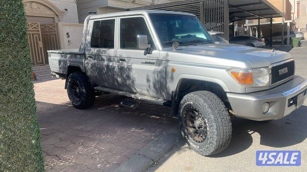 للبيع جيب شاص  موديل 2013  ماشي 300 مرخص رحلات شرط الفحص2