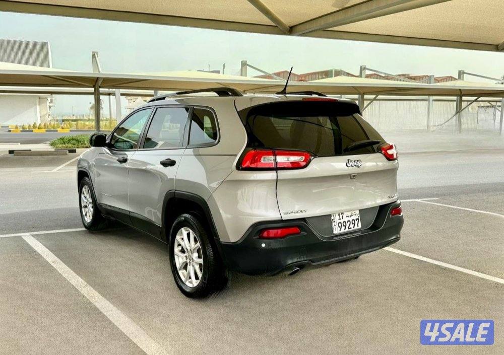 جيب شيروكي سبورت - الموديل:2016 - العداد:1764