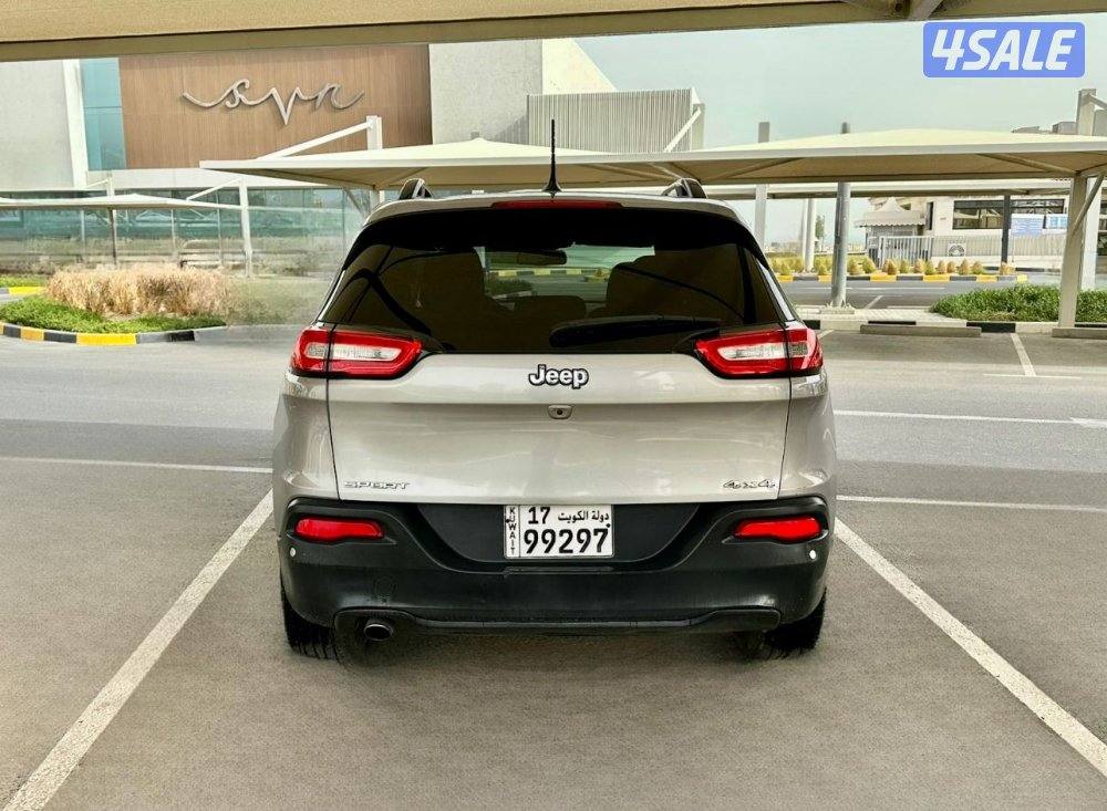 جيب شيروكي سبورت - الموديل:2016 - العداد:1765