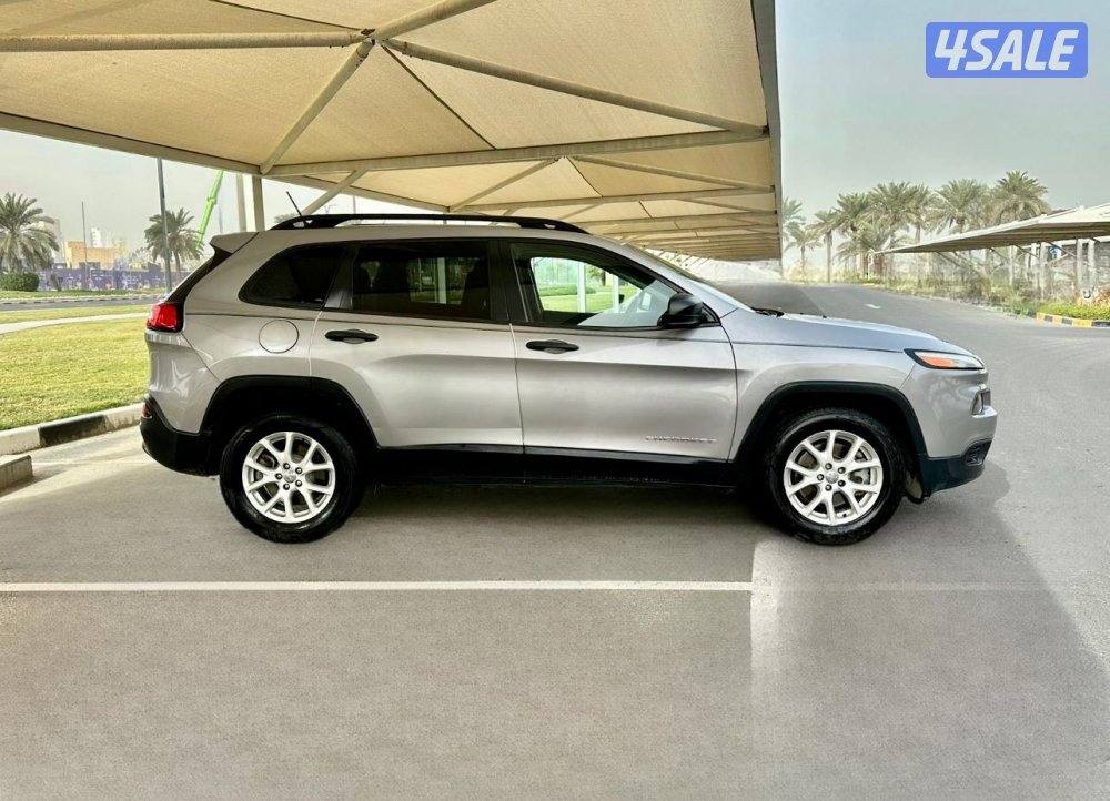 جيب شيروكي سبورت - الموديل:2016 - العداد:1767