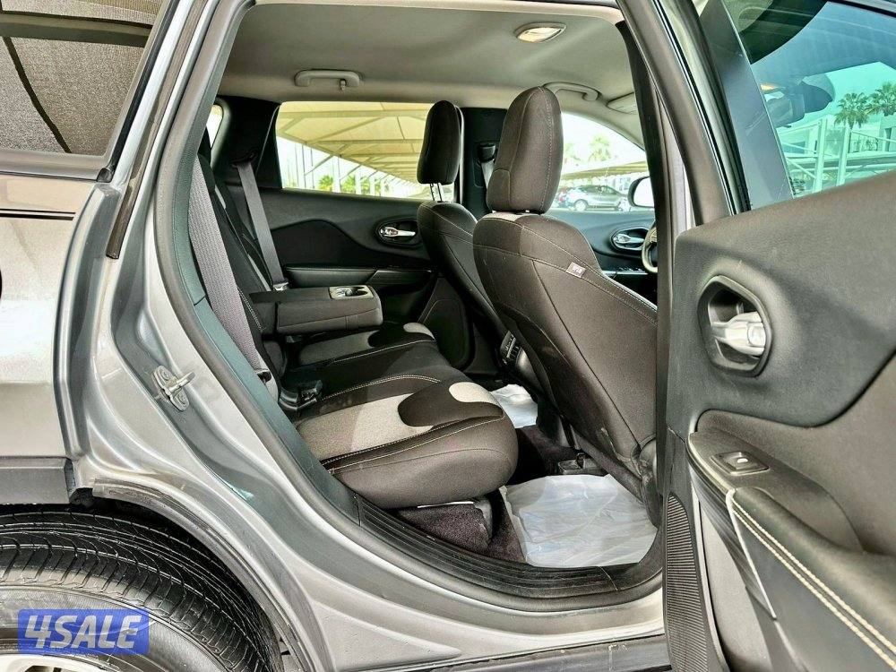 جيب شيروكي سبورت - الموديل:2016 - العداد:1769