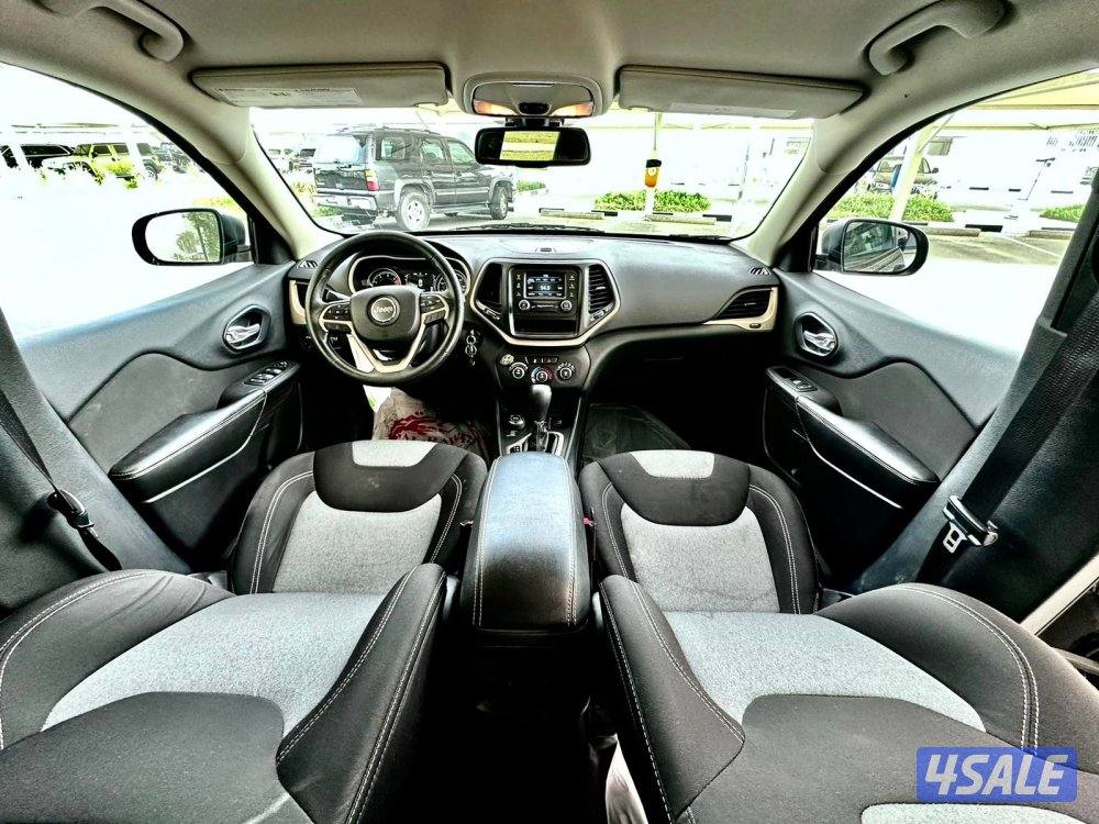 جيب شيروكي سبورت - الموديل:2016 - العداد:17610