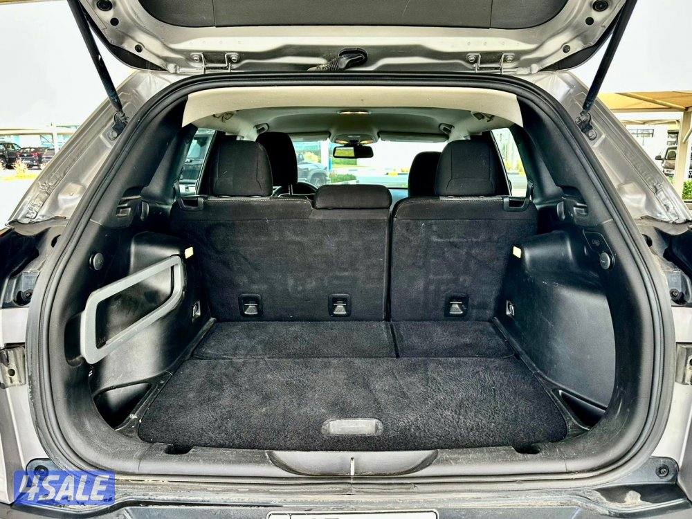 جيب شيروكي سبورت - الموديل:2016 - العداد:17612