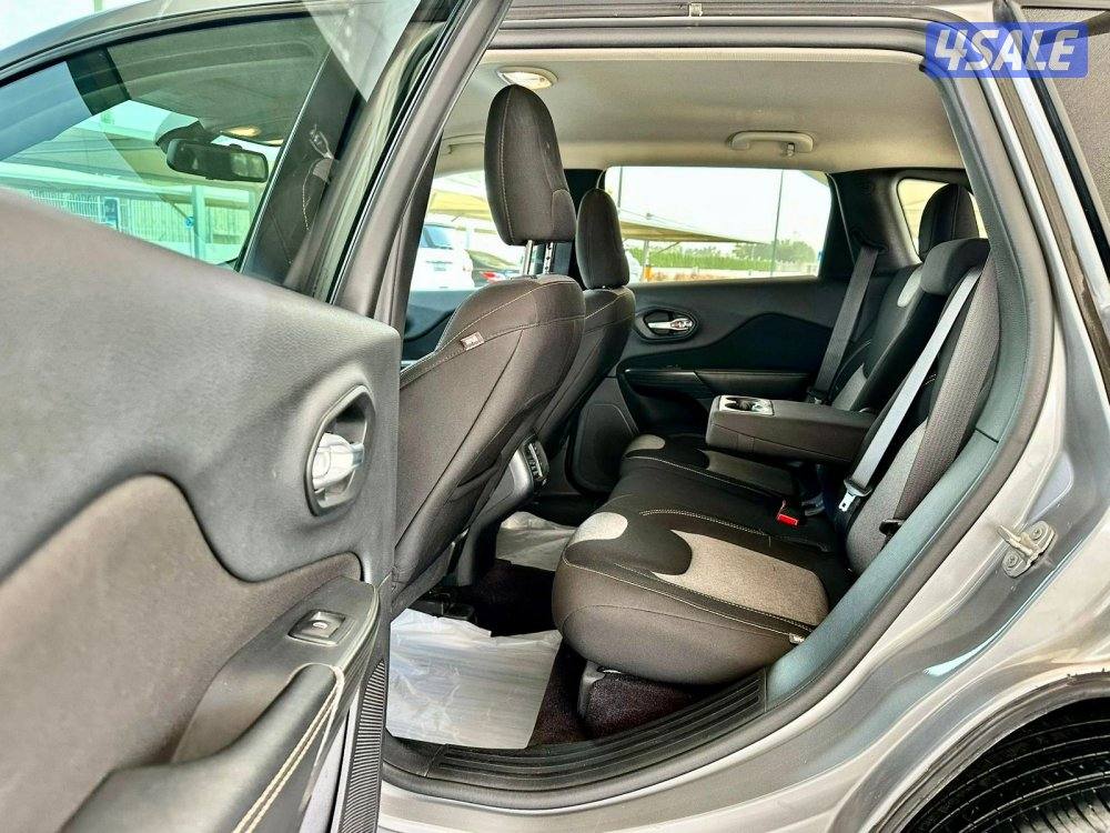 جيب شيروكي سبورت - الموديل:2016 - العداد:17613