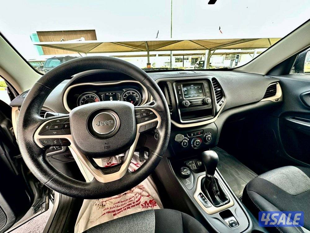 جيب شيروكي سبورت - الموديل:2016 - العداد:17615