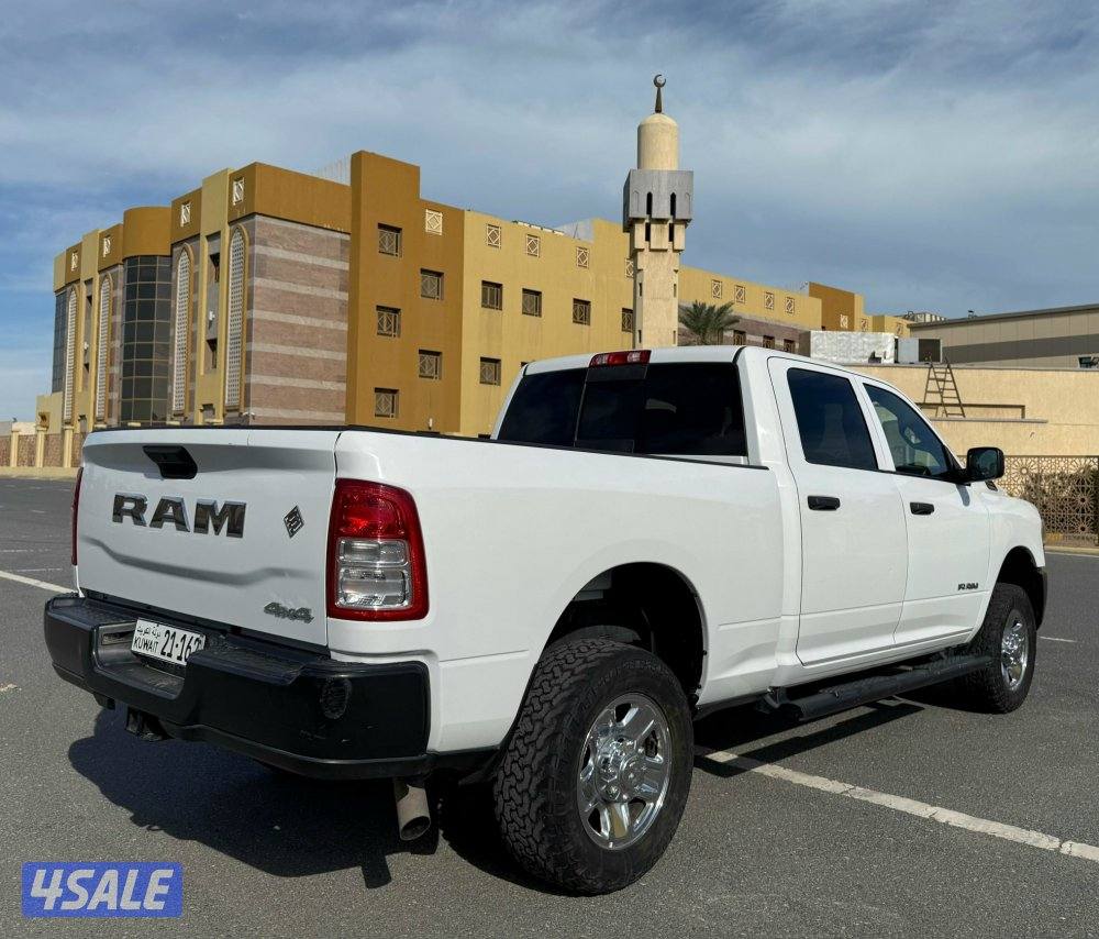 بحالة ممتازة وانيت دودج رام RAM وكالة 2021 محرك 6.4 دبل قير ماشي 716
