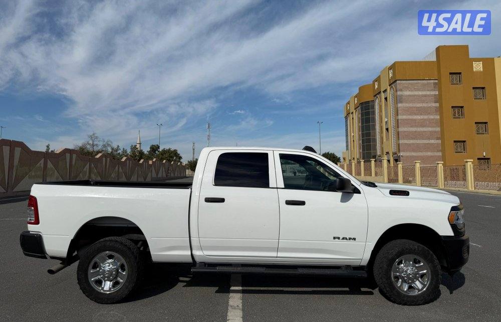 بحالة ممتازة وانيت دودج رام RAM وكالة 2021 محرك 6.4 دبل قير ماشي 717